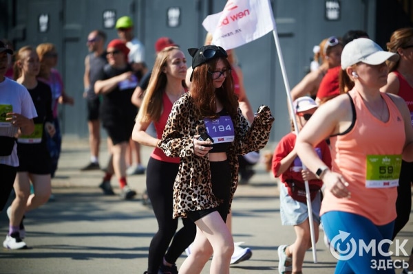 Ищи себя среди цветов: как прошёл самый красивый забег в Омске 