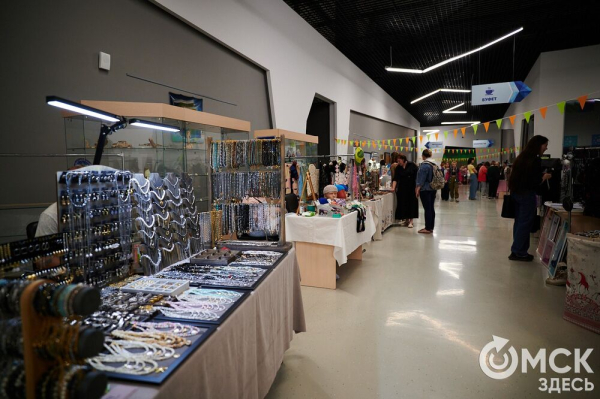 "Сердечные" украшения, лесные бабуи: что нам приглянулось на фестивале Garazhka