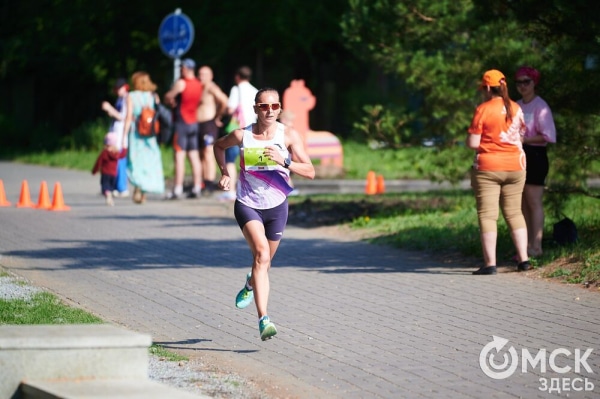 Ищи себя среди цветов: как прошёл самый красивый забег в Омске 