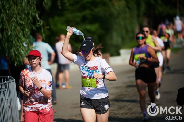 Ищи себя среди цветов: как прошёл самый красивый забег в Омске 