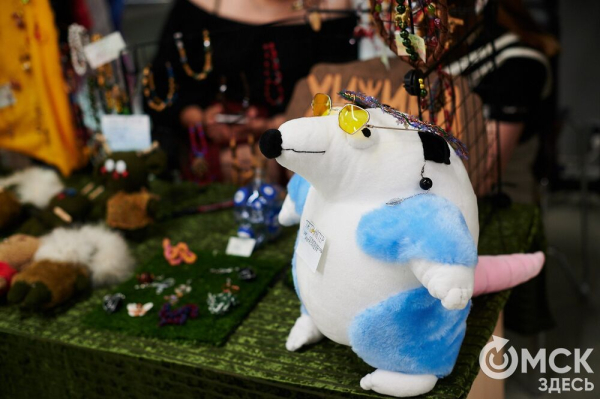 "Сердечные" украшения, лесные бабуи: что нам приглянулось на фестивале Garazhka