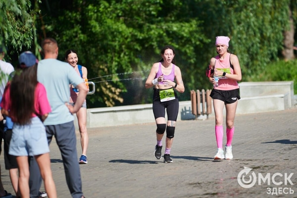 Ищи себя среди цветов: как прошёл самый красивый забег в Омске 