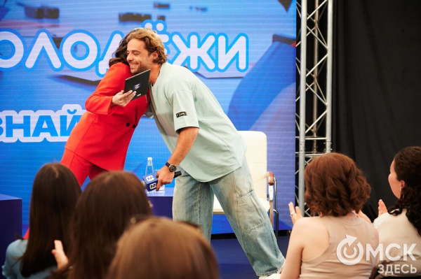 Трюки, известные актёры, "нашествие" блогеров: хайлайты Дня молодёжи-2025