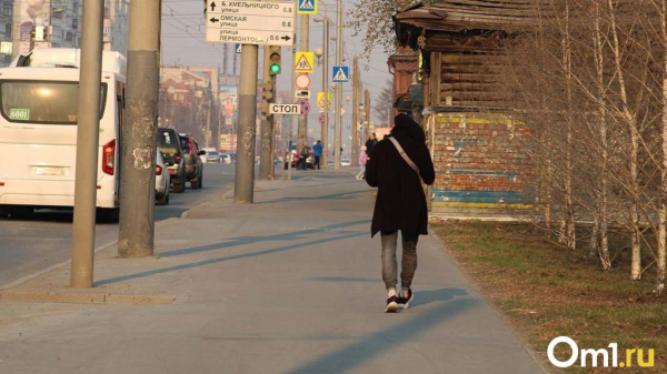 Омичи шутят над &laquo;благоустройством&raquo; на 3-й Чередовой &mdash; асфальт уложили в грязь