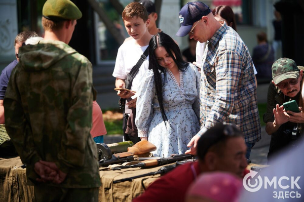 Трюки, известные актёры, "нашествие" блогеров: хайлайты Дня молодёжи-2025