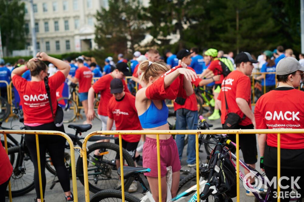 Участники "ВелоОмска" составили гигантский триколор