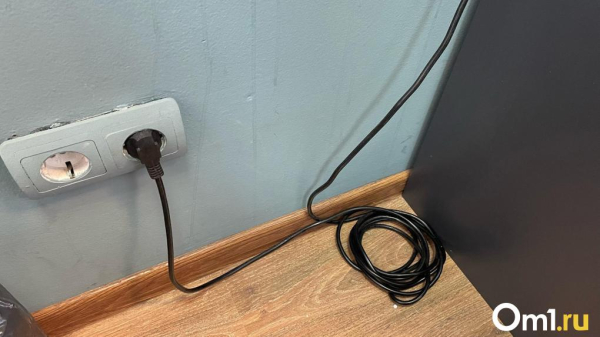 Яркая вспышка и перебои со светом и водой: что случилось в Омске