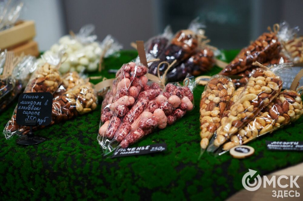 "Сердечные" украшения, лесные бабуи: что нам приглянулось на фестивале Garazhka