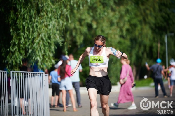Ищи себя среди цветов: как прошёл самый красивый забег в Омске 