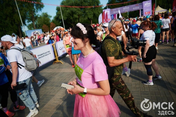 Ищи себя среди цветов: как прошёл самый красивый забег в Омске 