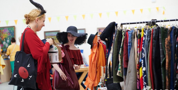 "Сердечные" украшения, лесные бабуи: что нам приглянулось на фестивале Garazhka