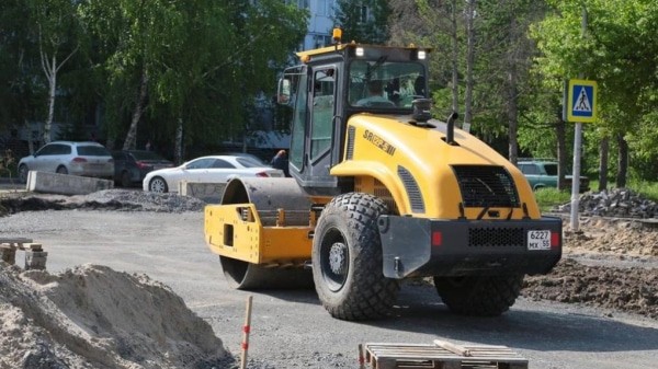 Сергей Шелест рассказал, почему на бульваре Архитекторов асфальт кладут в дождь