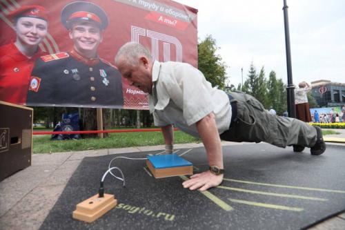 Хоценко принял участие в крестном ходе ко Дню Крещения Руси в Омске