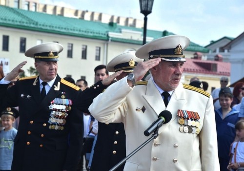 Путин поздравил моряков с Днем военно-морского флота