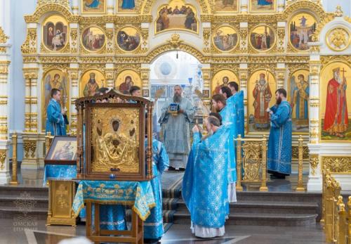 Хоценко принял участие в крестном ходе ко Дню Крещения Руси в Омске