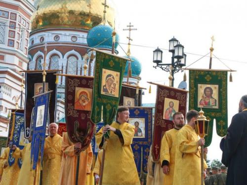 Хоценко принял участие в крестном ходе ко Дню Крещения Руси в Омске