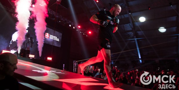 Александр Шлеменко одержал досрочную победу в главном бою SFC-11 Александр Шлеменко одержал досрочную победу в главном бою SFC-11