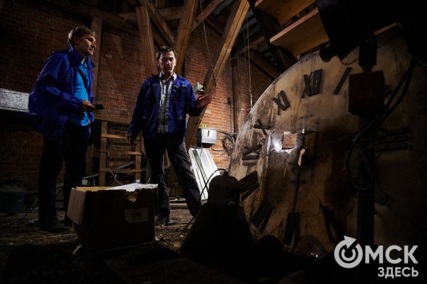 "Они реагируют на погоду": интервью со смотрителем главных часов Омска