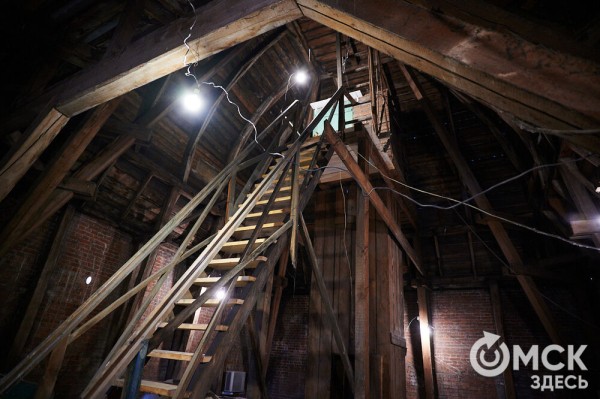 "Они реагируют на погоду": интервью со смотрителем главных часов Омска