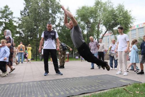 Хоценко принял участие в крестном ходе ко Дню Крещения Руси в Омске