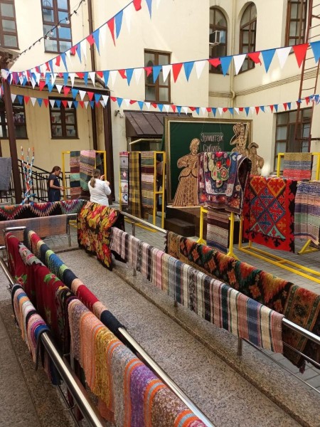 Музейные ковры отправили на "сушку"