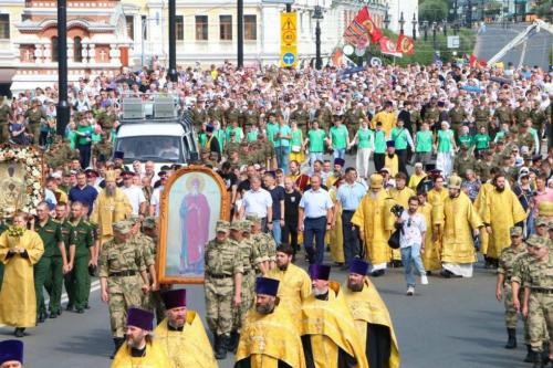 Хоценко принял участие в крестном ходе ко Дню Крещения Руси в Омске