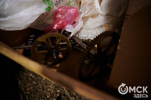 "Они реагируют на погоду": интервью со смотрителем главных часов Омска