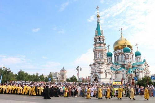 Хоценко принял участие в крестном ходе ко Дню Крещения Руси в Омске