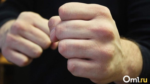 В Омске мужчина жестоко избил супругу на фоне ревности