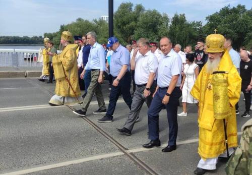 Хоценко принял участие в крестном ходе ко Дню Крещения Руси в Омске