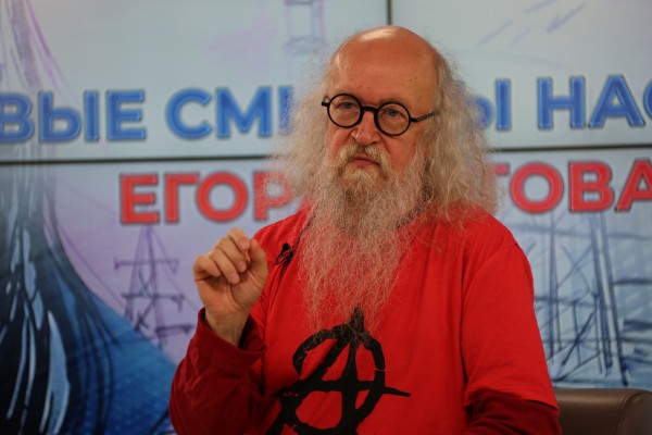"Пусть публике не очень интересно, но зато это моё, настоящее". Сергей Летов о театре и немом кино