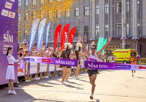 В первой тройке победителей на основной дистанции марафона — бегун из Апатитов и два кенийца