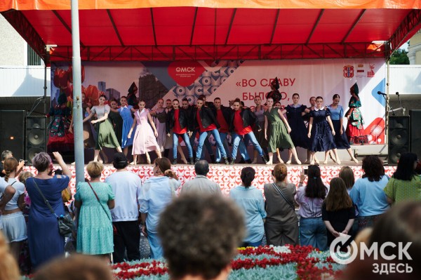 Маленькие цветы о великих историях. Омская "Флора" открылась в 73-й раз