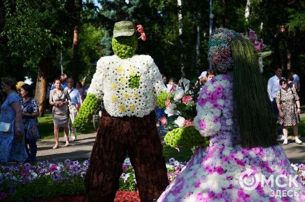 Маленькие цветы о великих историях. Омская "Флора" открылась в 73-й раз