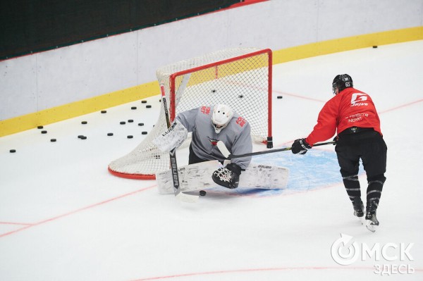 Ги Буше снял отпускную "ржавчину" с хоккеистов "Авангарда" Ги Буше снял отпускную "ржавчину" с хоккеистов "Авангарда"