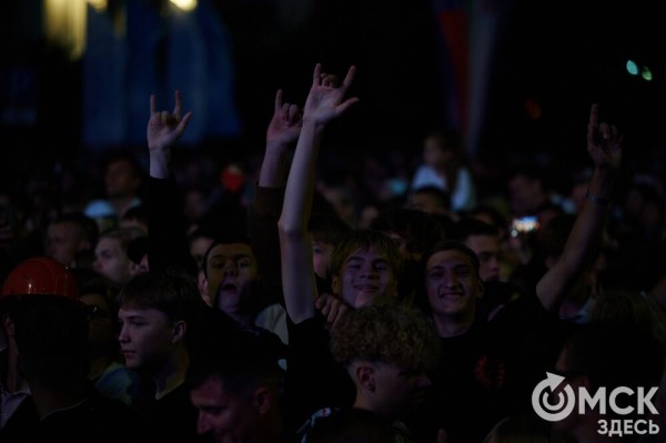 Музыкальный "звездопад". Именитые артисты поздравили Омск с праздником Музыкальный "звездопад". Именитые артисты поздравили Омск с праздником