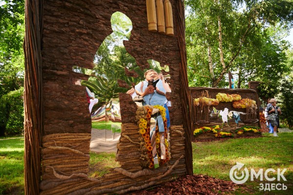 Маленькие цветы о великих историях. Омская "Флора" открылась в 73-й раз