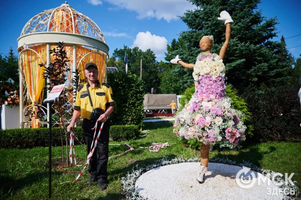 Маленькие цветы о великих историях. Омская "Флора" открылась в 73-й раз