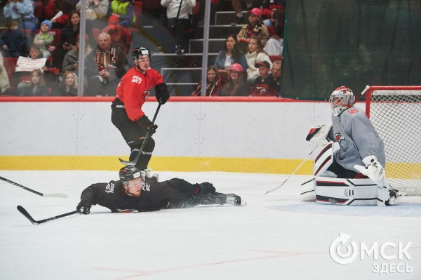 Ги Буше снял отпускную "ржавчину" с хоккеистов "Авангарда" Ги Буше снял отпускную "ржавчину" с хоккеистов "Авангарда"