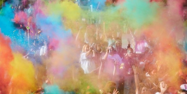 Осторожно, очень ярко! Омичи "раскрасили" последний месяц лета