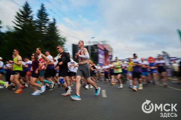 Россиянин Андрей Янович прервал победную серию кенийцев на Сибирском международном марафоне - 2025