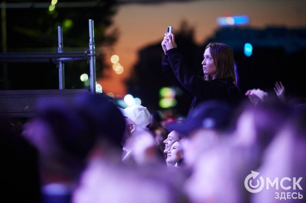 Музыкальный "звездопад". Именитые артисты поздравили Омск с праздником Музыкальный "звездопад". Именитые артисты поздравили Омск с праздником