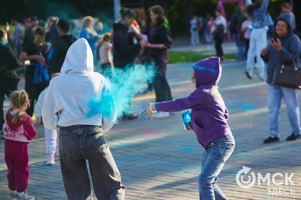 Осторожно, очень ярко! Омичи "раскрасили" последний месяц лета