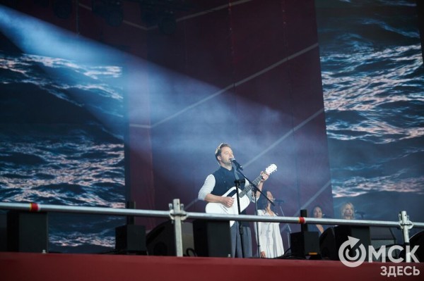 Музыкальный "звездопад". Именитые артисты поздравили Омск с праздником Музыкальный "звездопад". Именитые артисты поздравили Омск с праздником