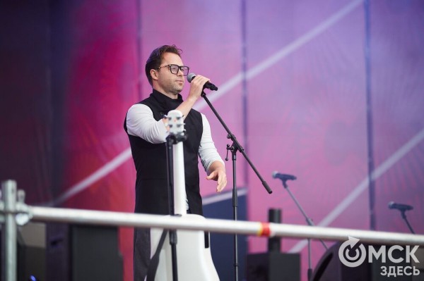 Музыкальный "звездопад". Именитые артисты поздравили Омск с праздником Музыкальный "звездопад". Именитые артисты поздравили Омск с праздником