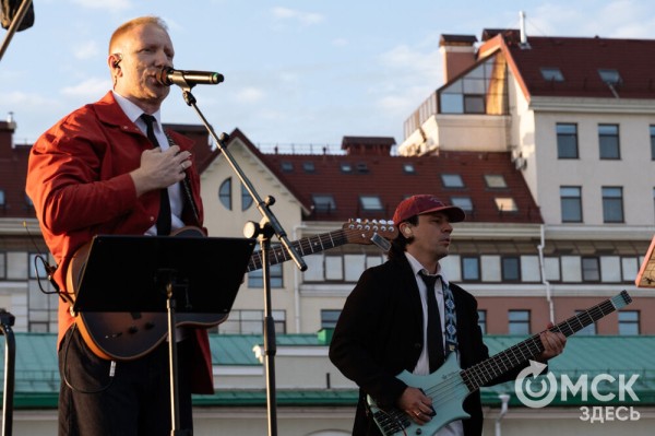 Музыкальный "звездопад". Именитые артисты поздравили Омск с праздником Музыкальный "звездопад". Именитые артисты поздравили Омск с праздником