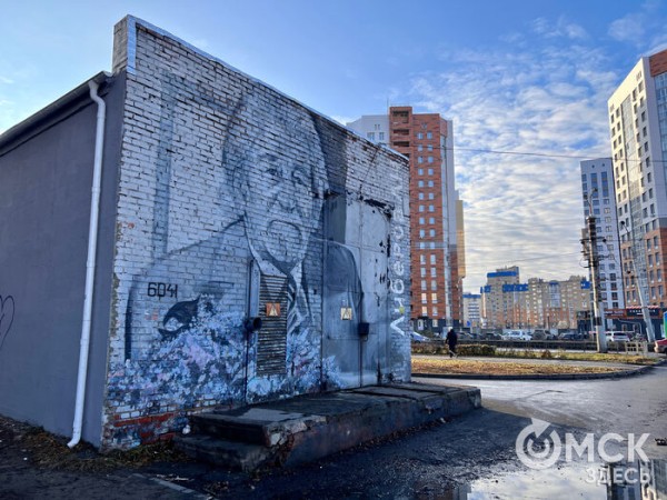 Свежий взгляд на устаревшие граффити. Как изменился мурал на "Поворотной"