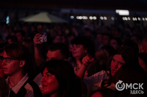 Музыкальный "звездопад". Именитые артисты поздравили Омск с праздником Музыкальный "звездопад". Именитые артисты поздравили Омск с праздником
