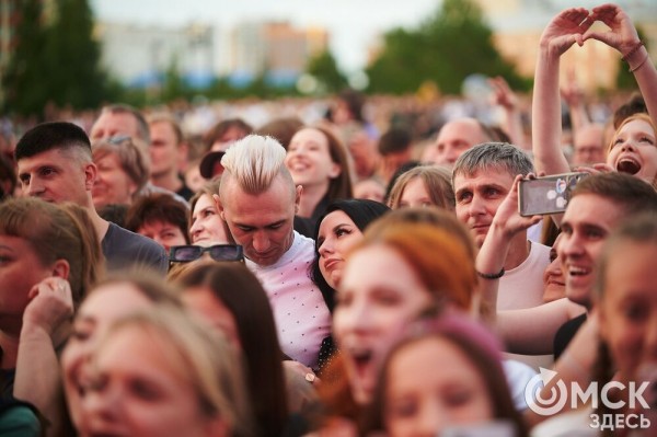 Музыкальный "звездопад". Именитые артисты поздравили Омск с праздником Музыкальный "звездопад". Именитые артисты поздравили Омск с праздником