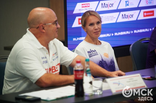 "Снова отправимся в баню". Кенийские бегуны намерены побить рекорд омского марафона